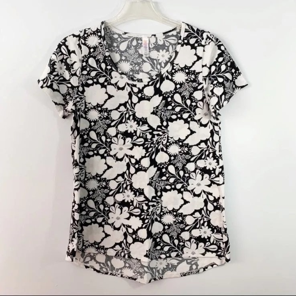 LuLaRoe Classic tee black and white